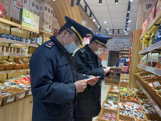  江苏南京雨花台区严把校园周边食品安全关