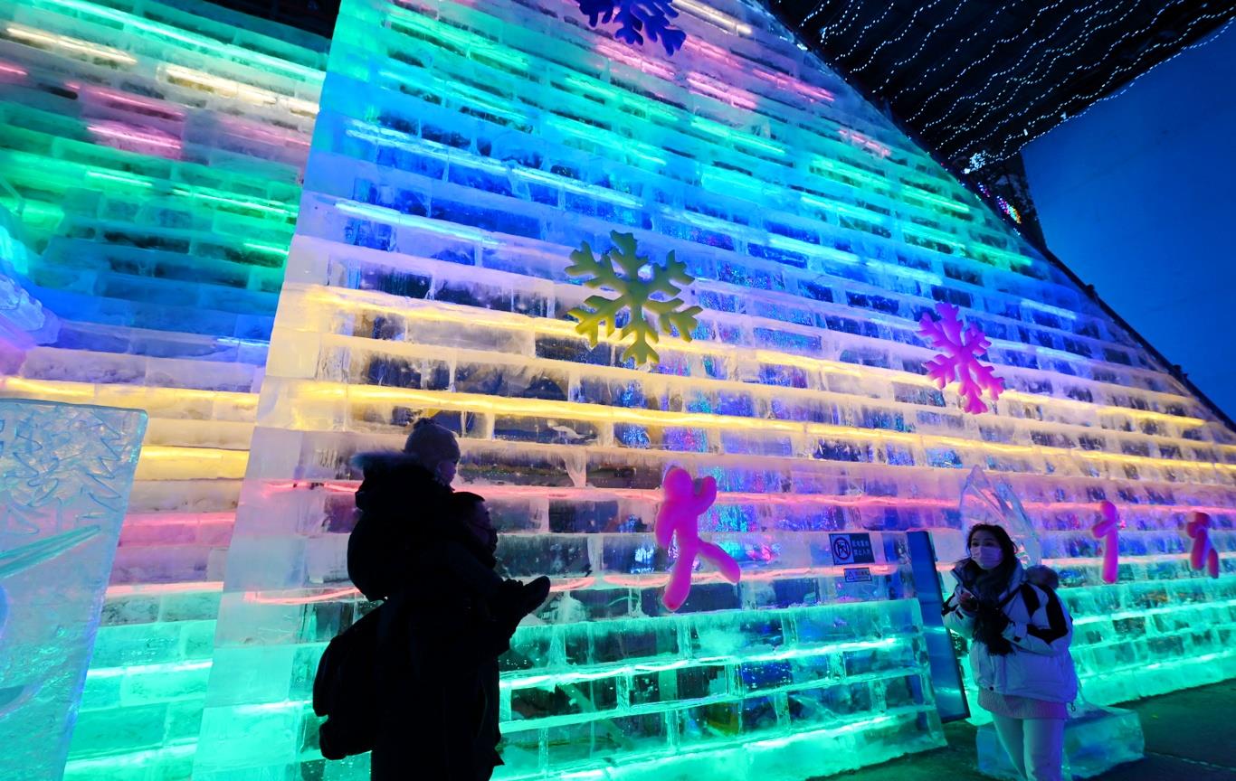 【携程攻略】北京龙庆峡冰灯景点,人少，各种冰灯很有特点，还有关于冬奥的知识点介绍，不去哈尔冰也能…
