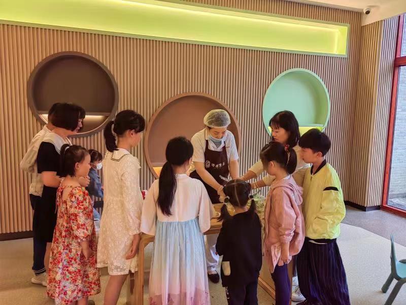 浙江杭州：开展传统手工糕点消费体验活动