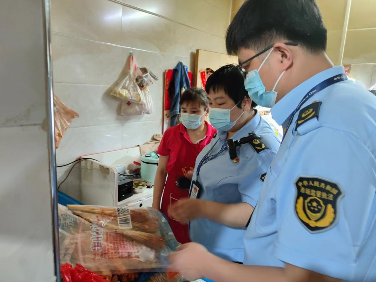 用鸭肉冒充牛羊肉  广西梧州7家“炸串”店被立案调查