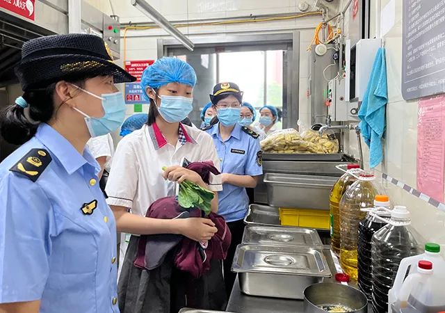  安徽合肥对2040家学校食堂进行“体检”
