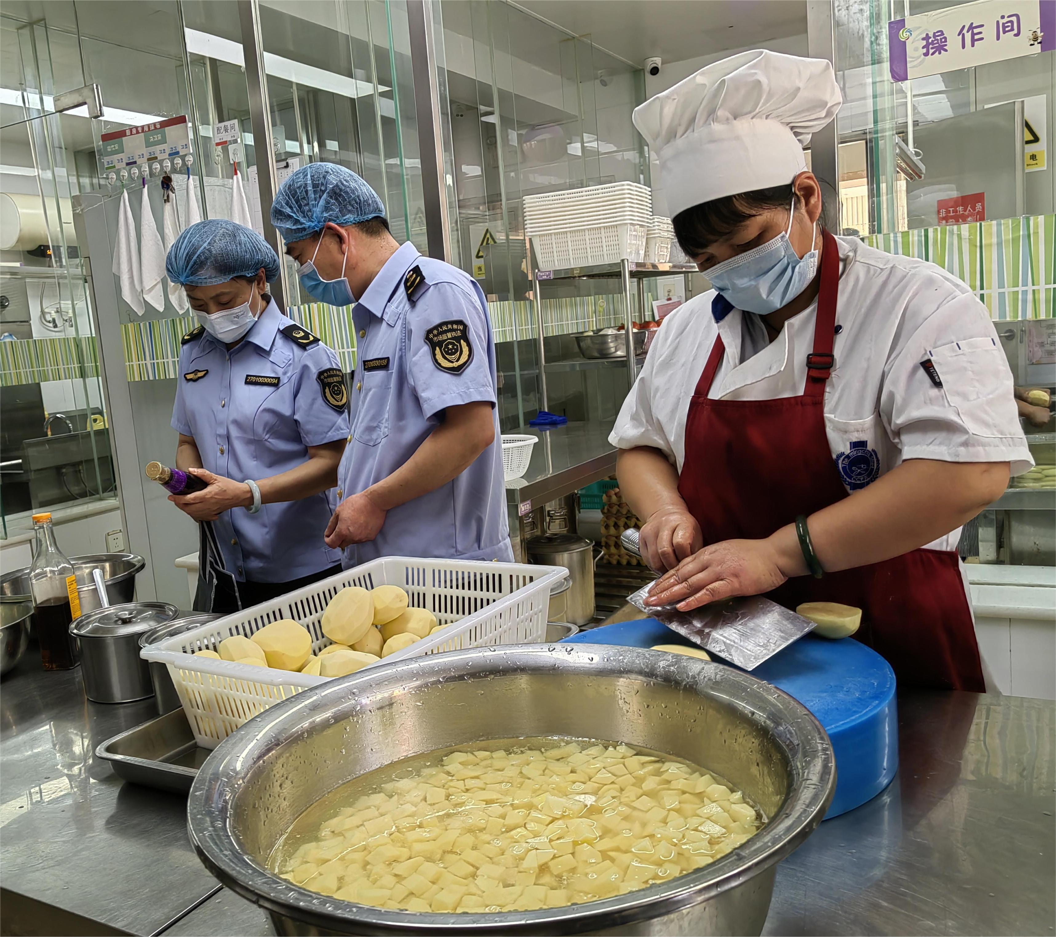陕西西安：全力守护学生饮食安全