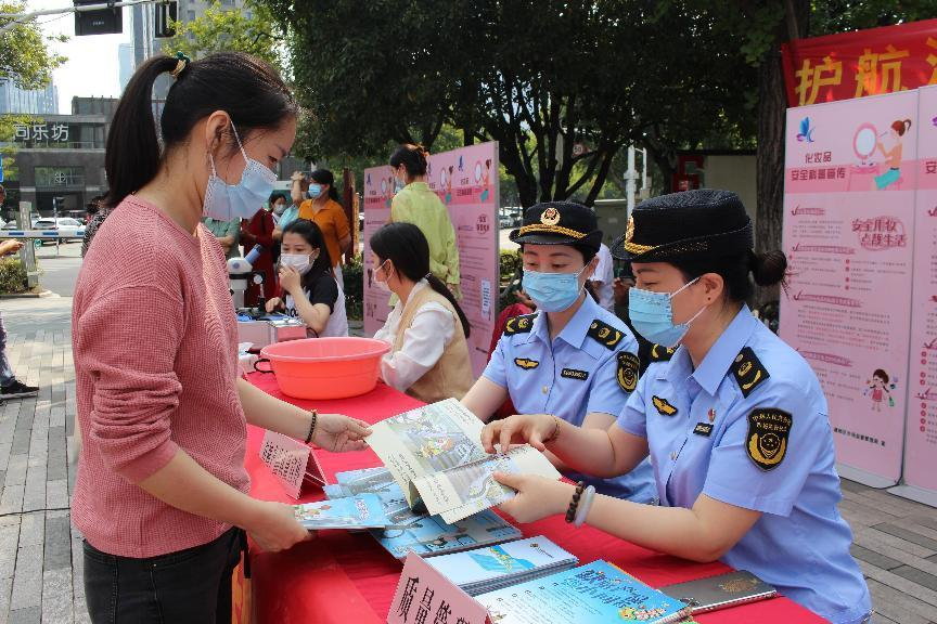  江苏南京：“质量月”主题宣传活动进社区