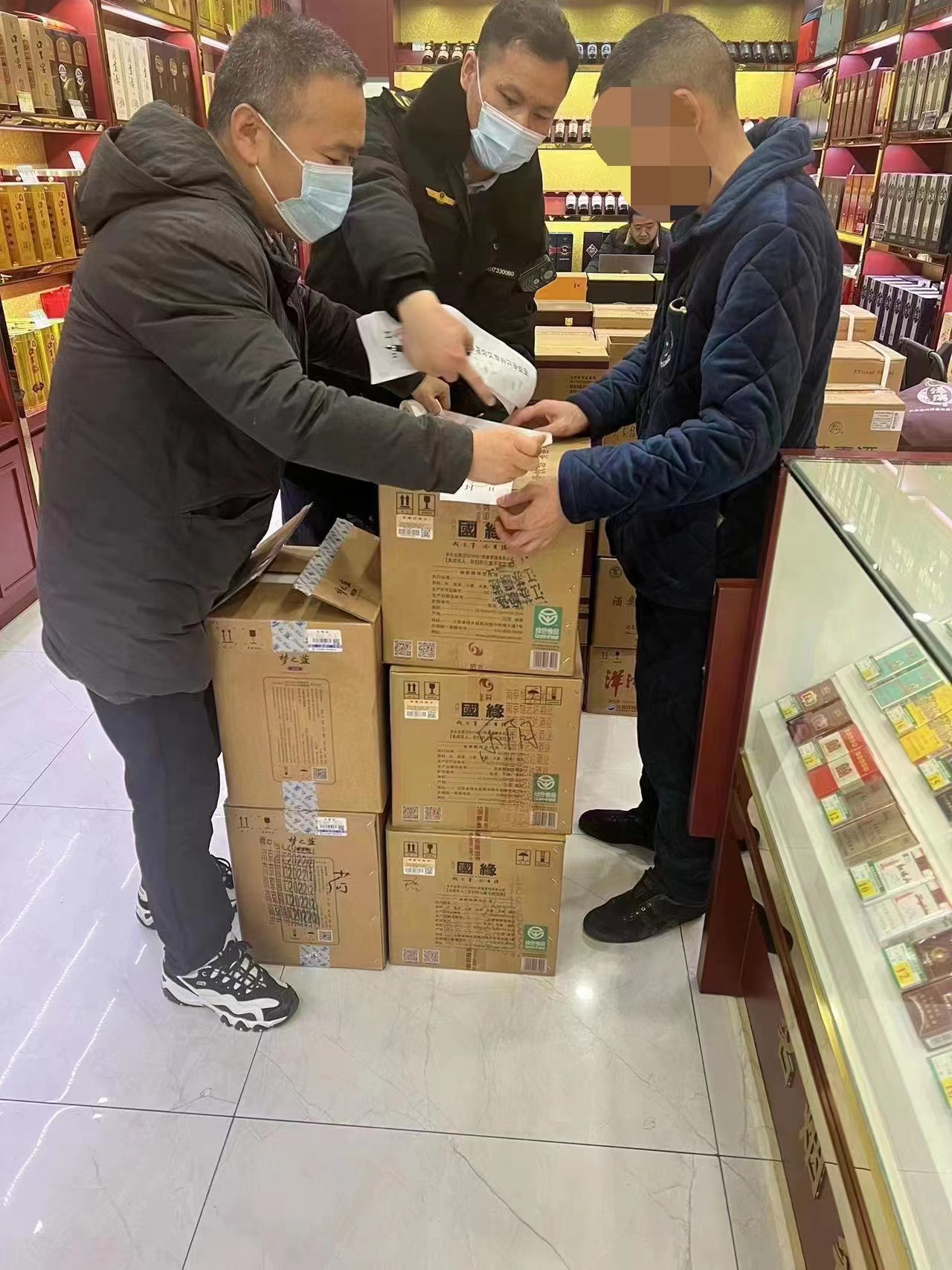 南京江北新区：开展春节期间白酒市场“双打”专项执法检查