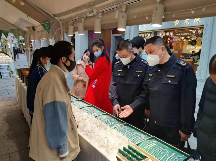 福建厦门：聚焦“医”食住行 加强节前价格监管