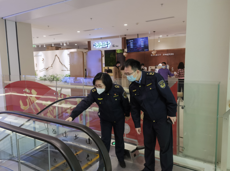 福建厦门：护航新商圈新春“开门红”