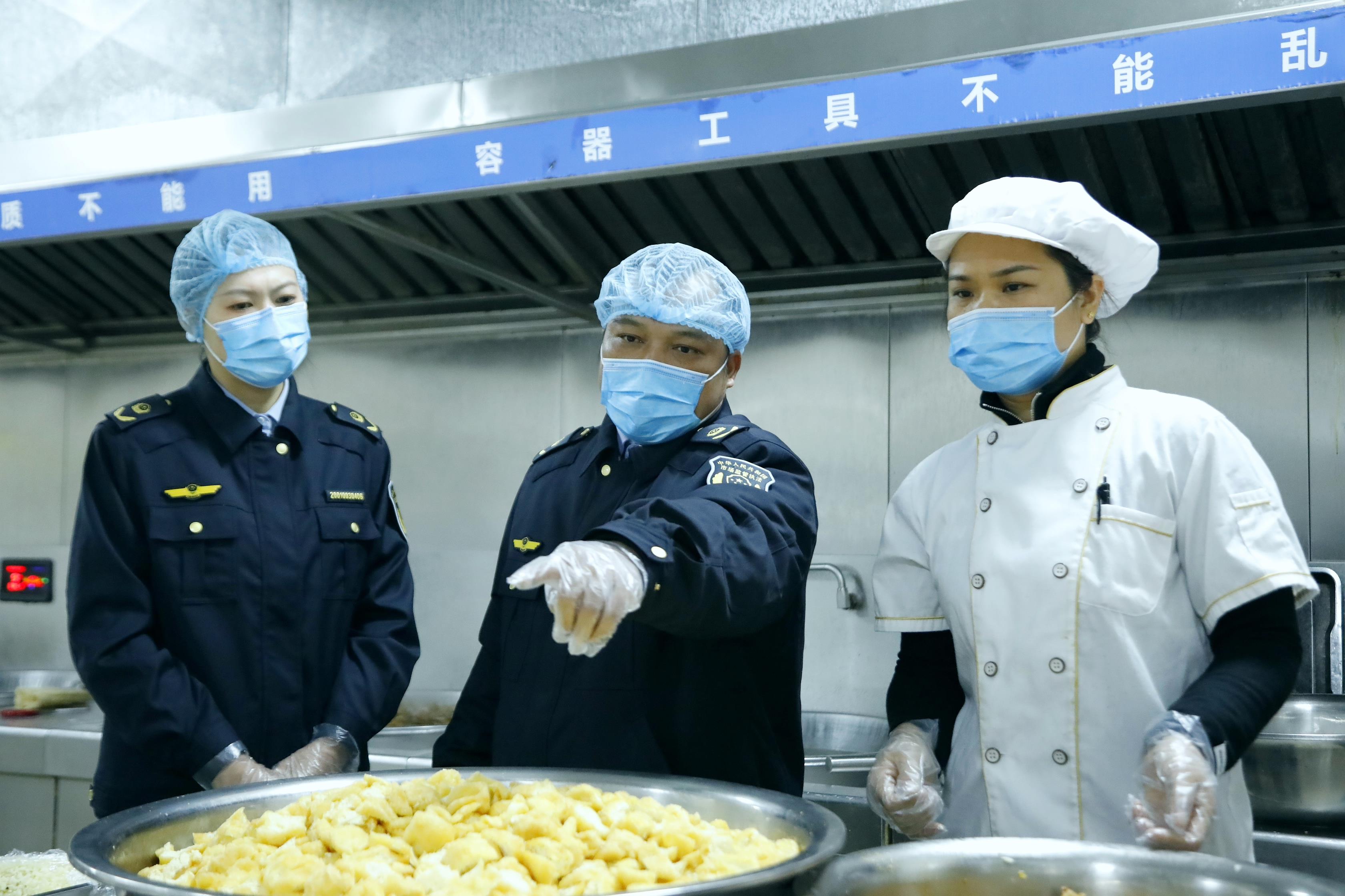  广西南宁：加强校园集中用餐单位食品安全监管