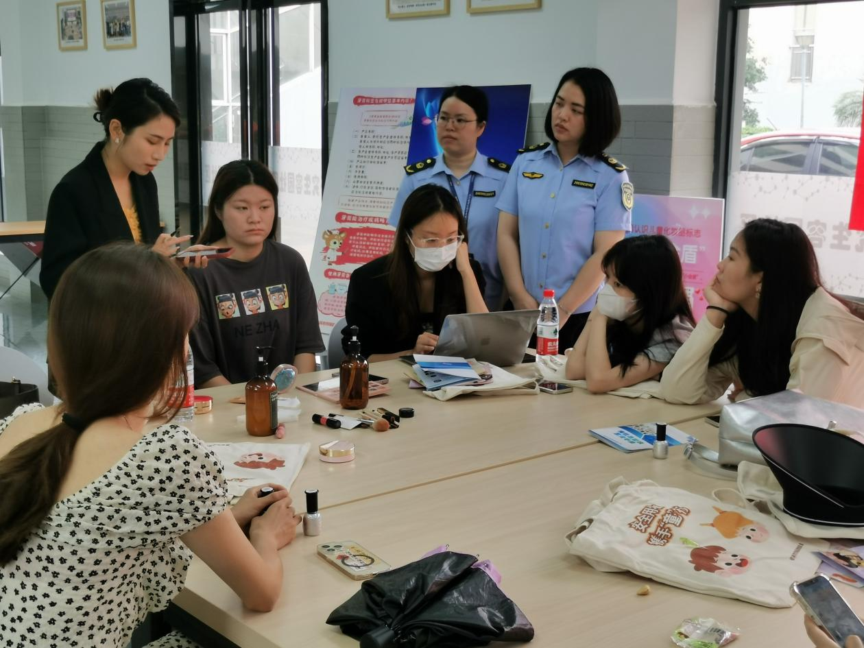  共赴美丽之约 广西各地开展化妆品安全科普活动