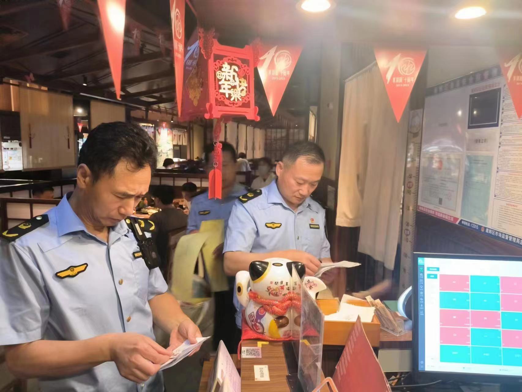 江苏南京：夜查食品安全