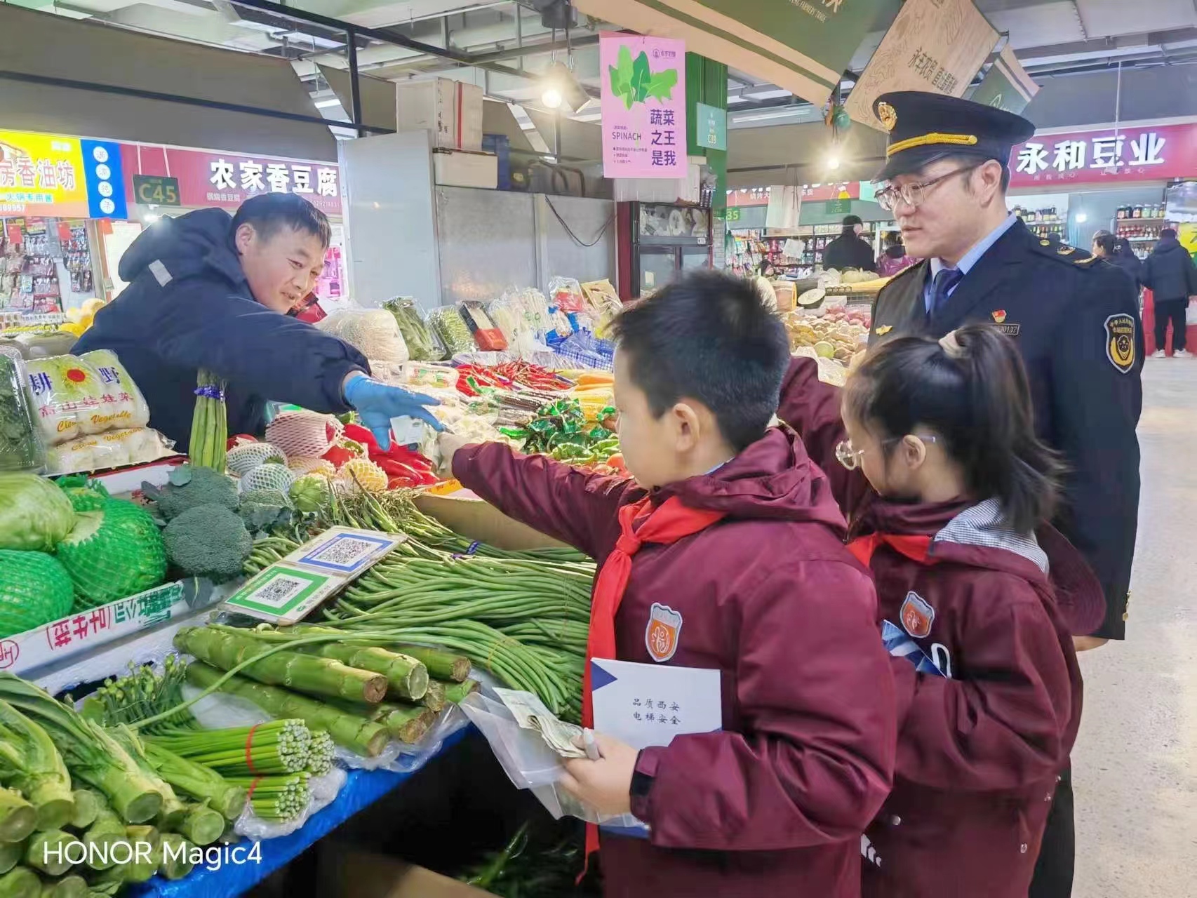  西安灞桥：开展小学生食品安全快检实践活动