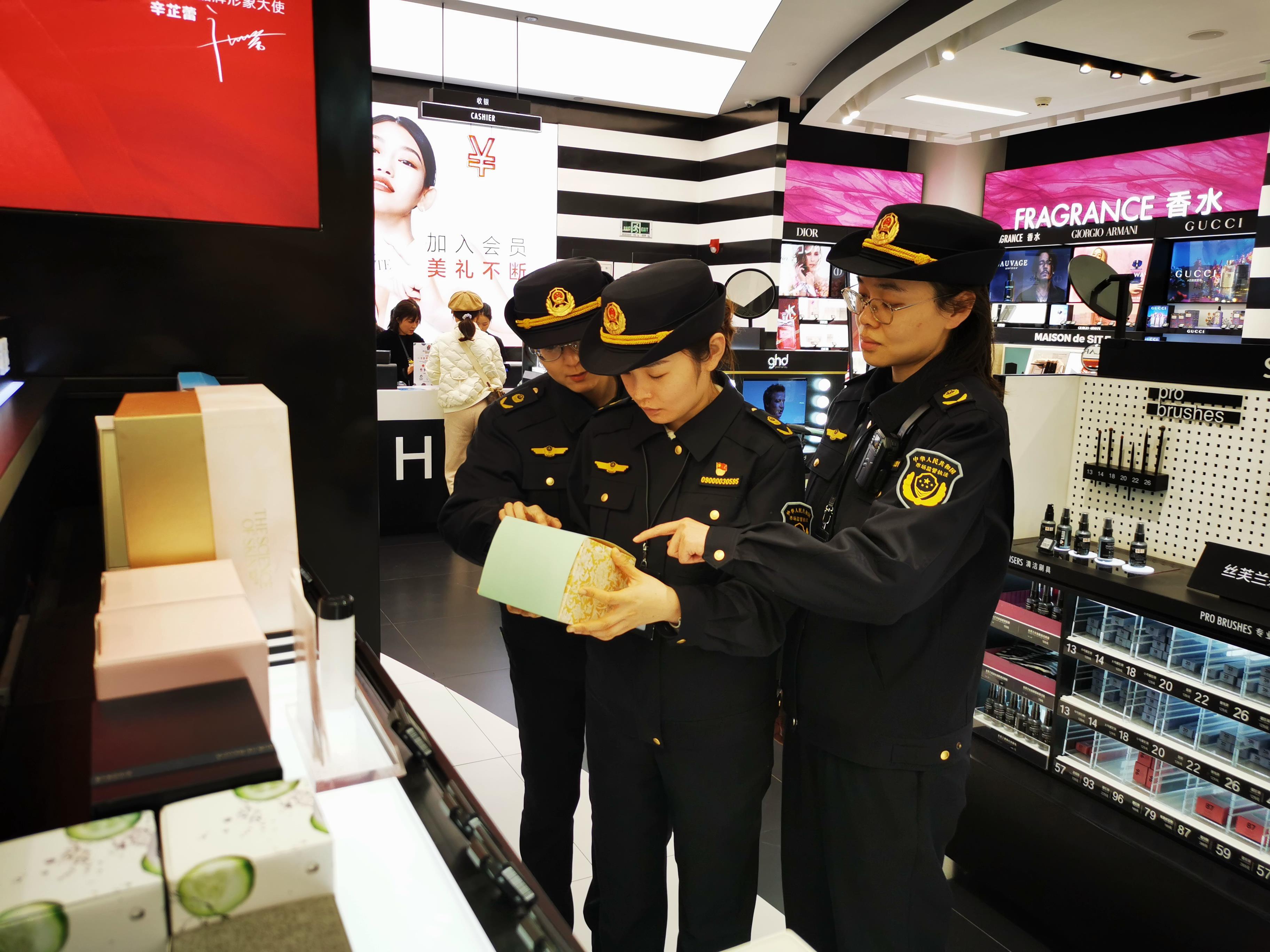  上海开展春节前商品包装计量专项监督检查：1批次“上環安記”高汤鲍鱼罐头礼盒过度包装