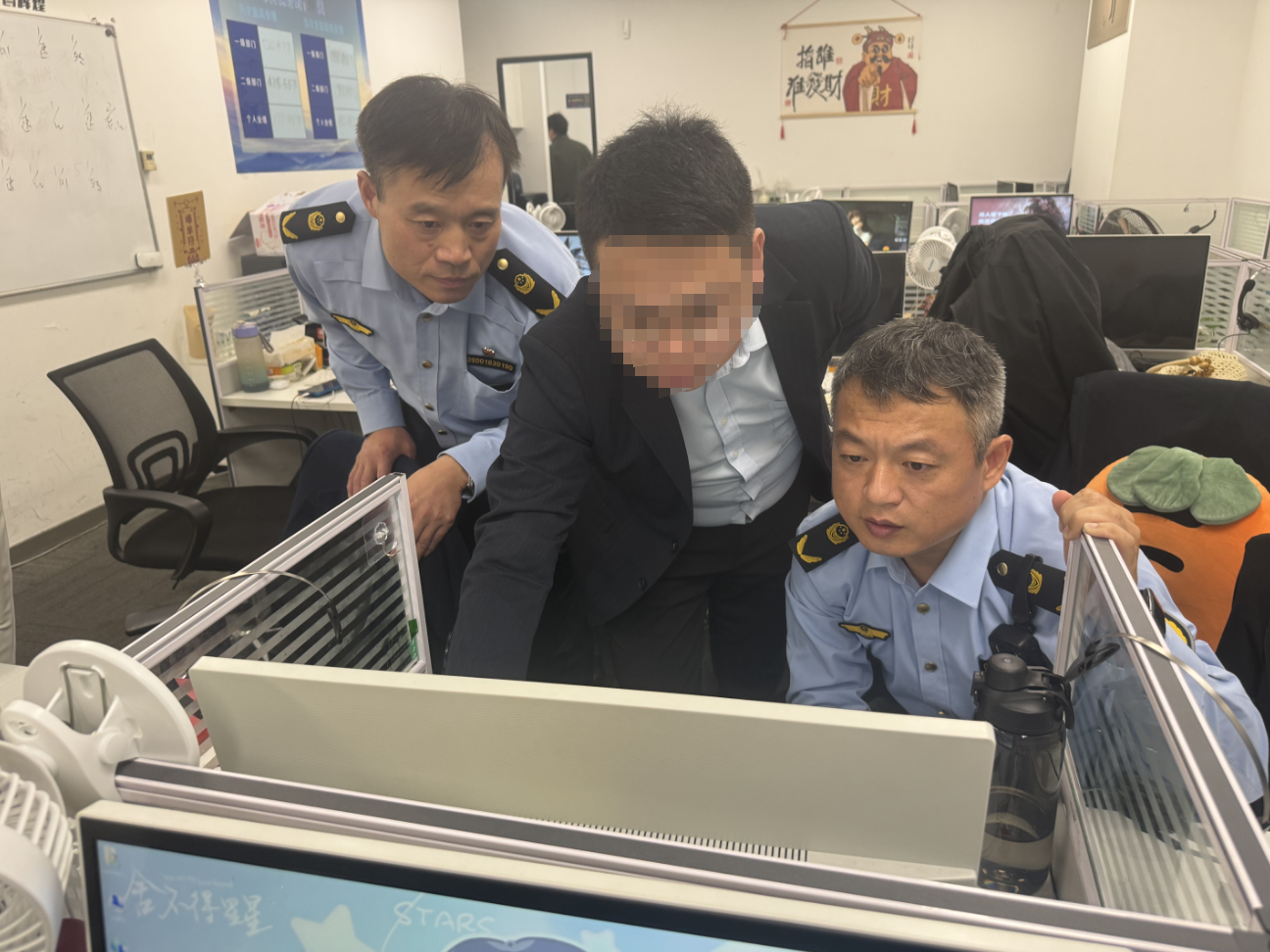 12家贷款中介虚假宣传！上海开展执法行动深查灰黑产业链 