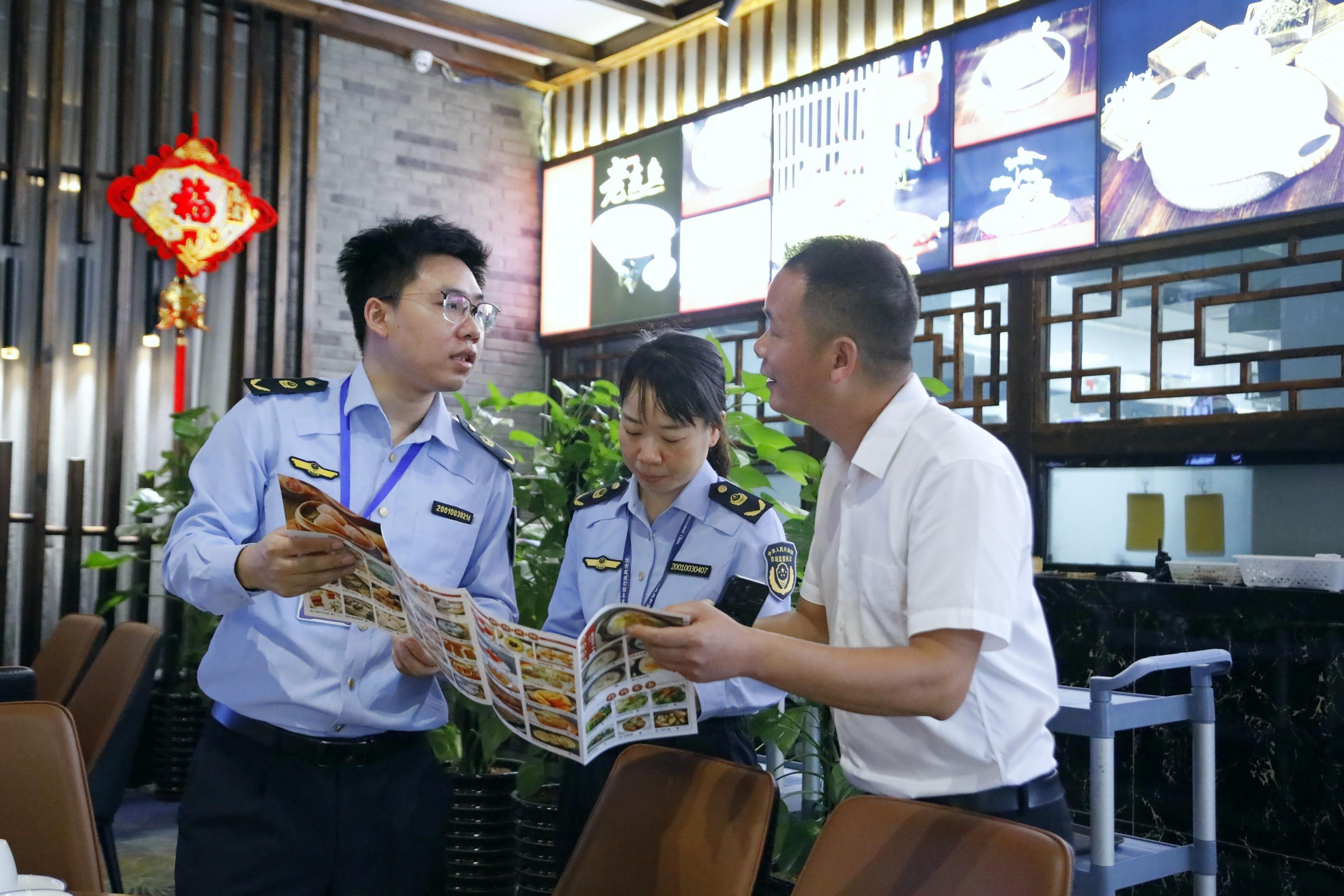 广西南宁经开区：开展“随机查餐厅”活动