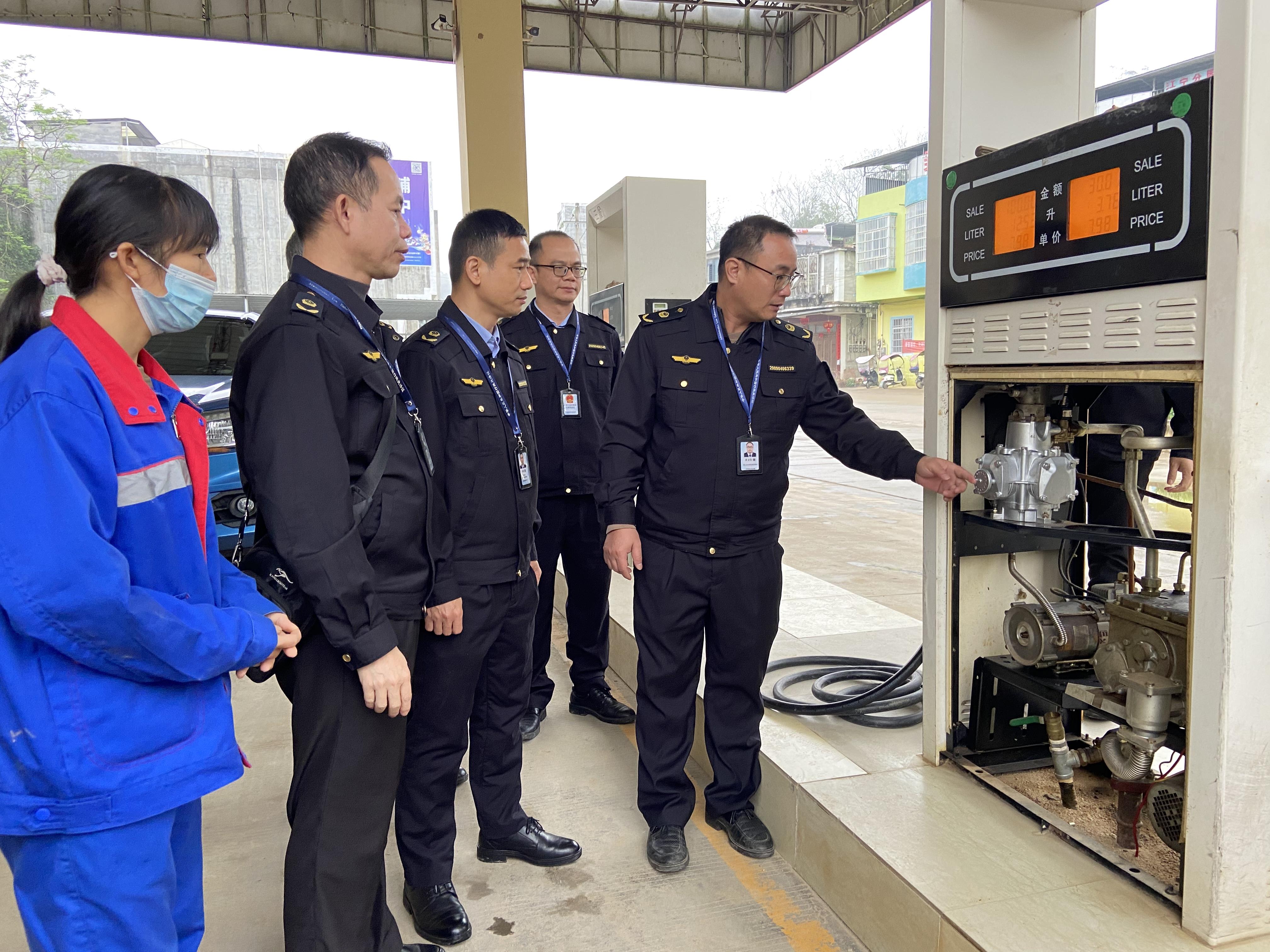  广西博白：打击加油机计量作弊行为