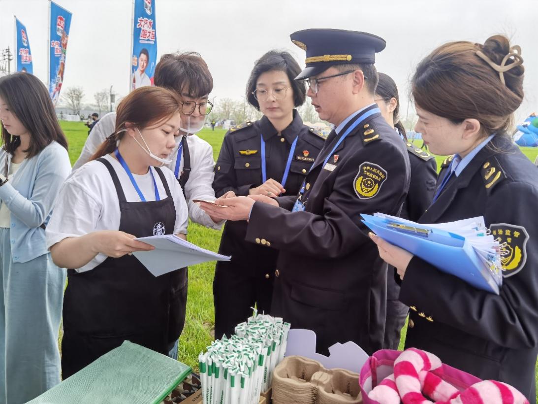  南京建邺：保障2024江豚音乐节“舌尖上安全”