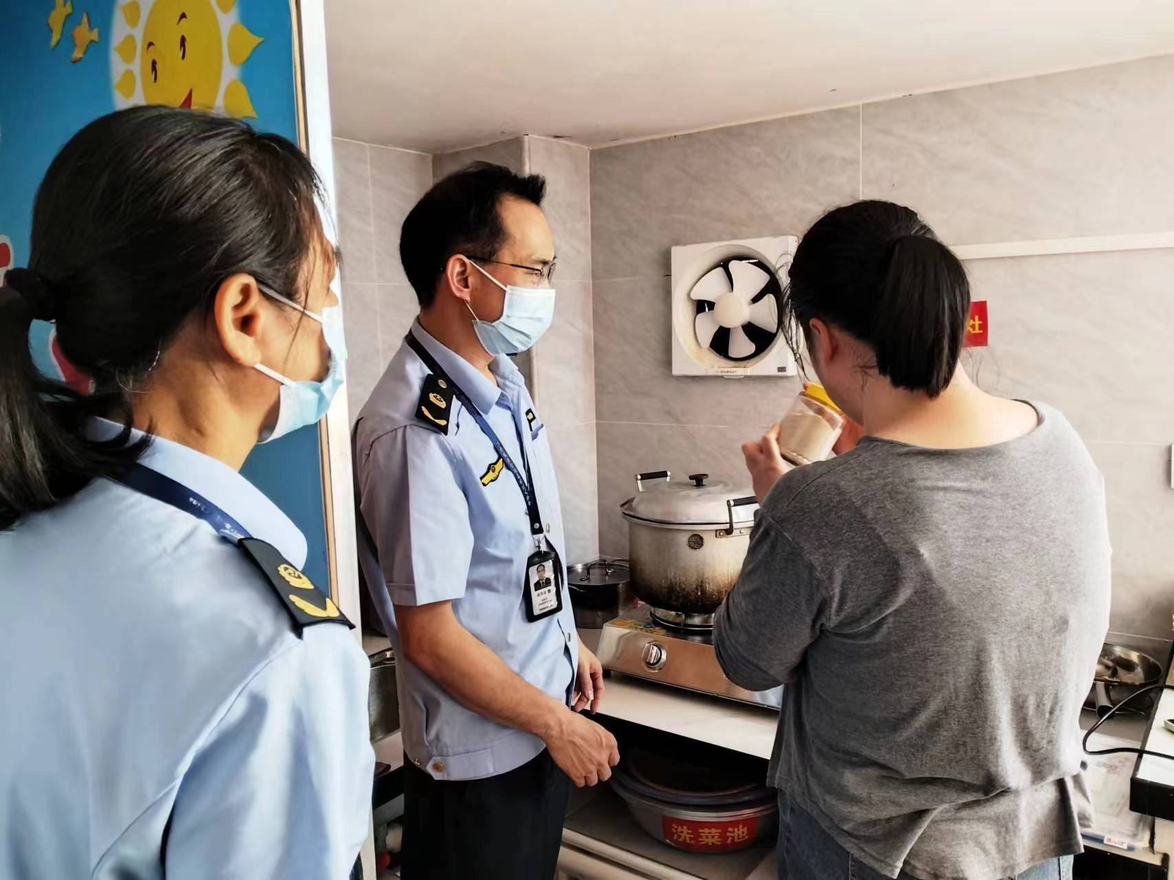 广西玉林：睁开校外托管机构食物清静交织互检专项行动
