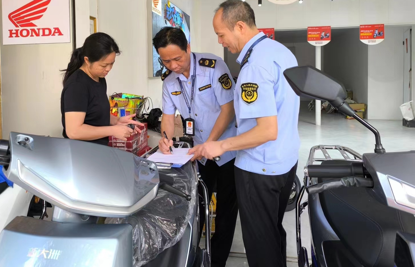  广西北流：整治电动自行车违法经营行为