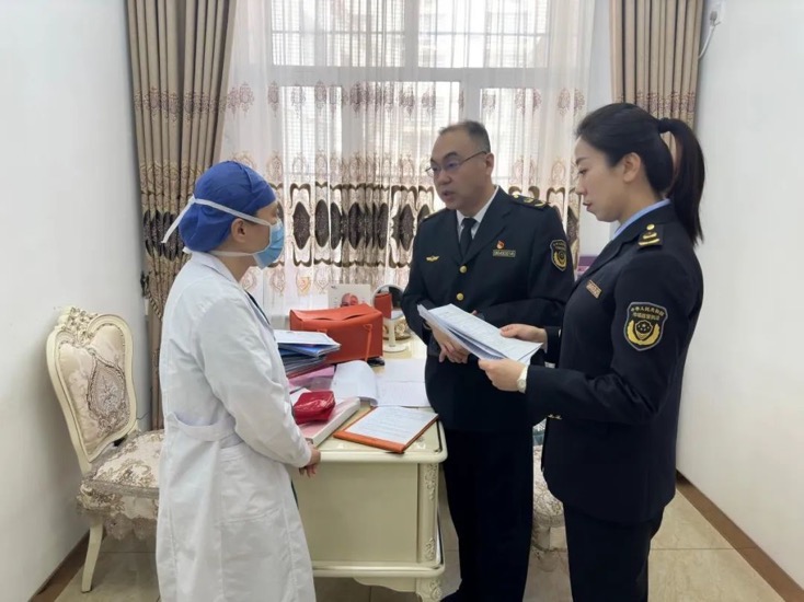  黑龙江佳木斯：专项检查化妆品市场