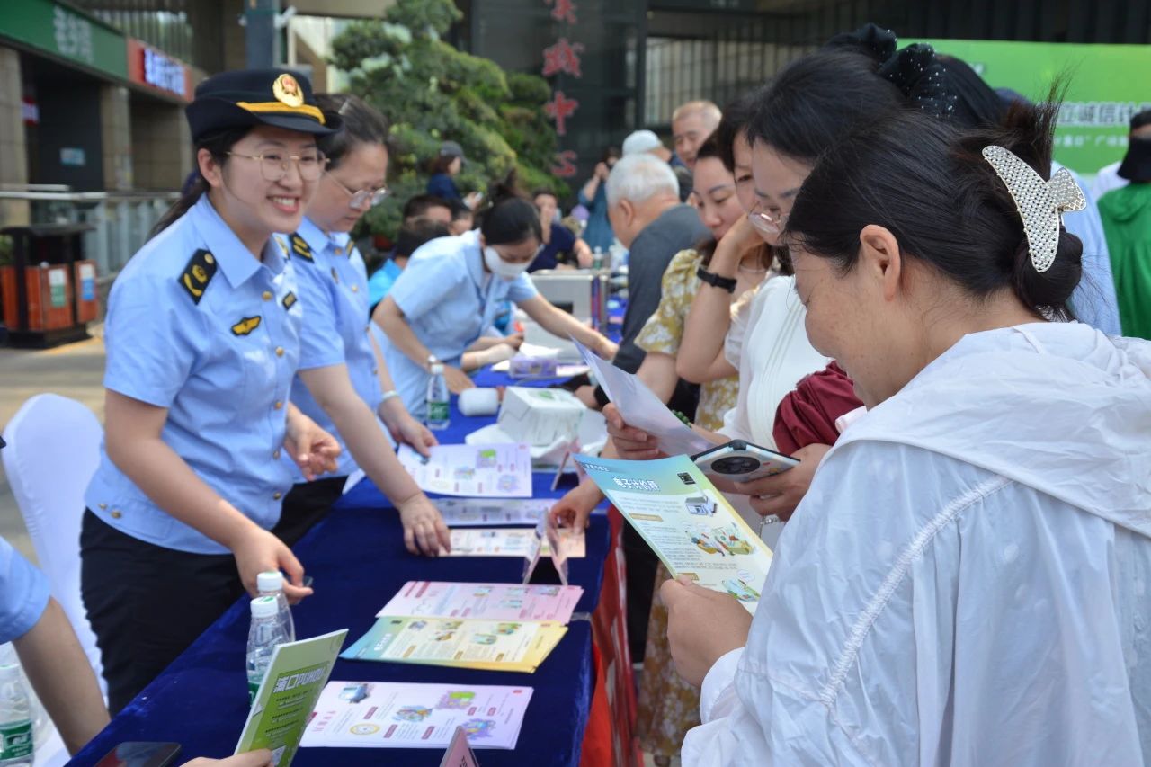 江苏南京开展计量服务进社区活动