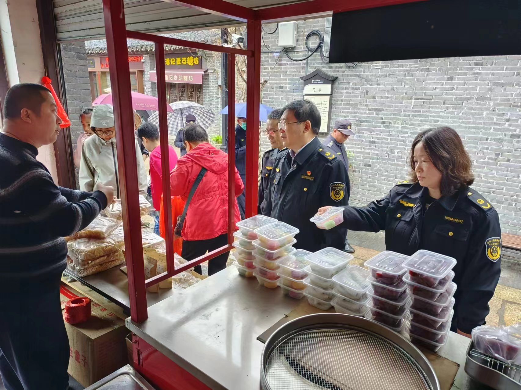  江苏淮安：青春维权岗彰显蓝色风采