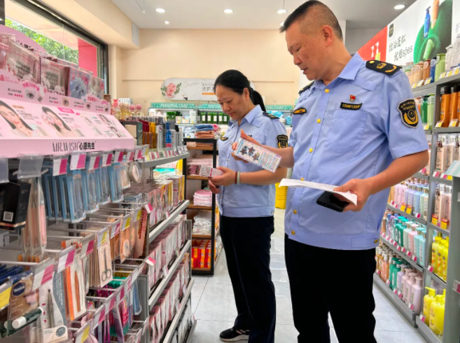  福建龙岩：规范染发类化妆品市场经营秩序