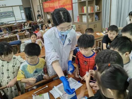 杭州开展“食品守护，科学探索”宣传活动