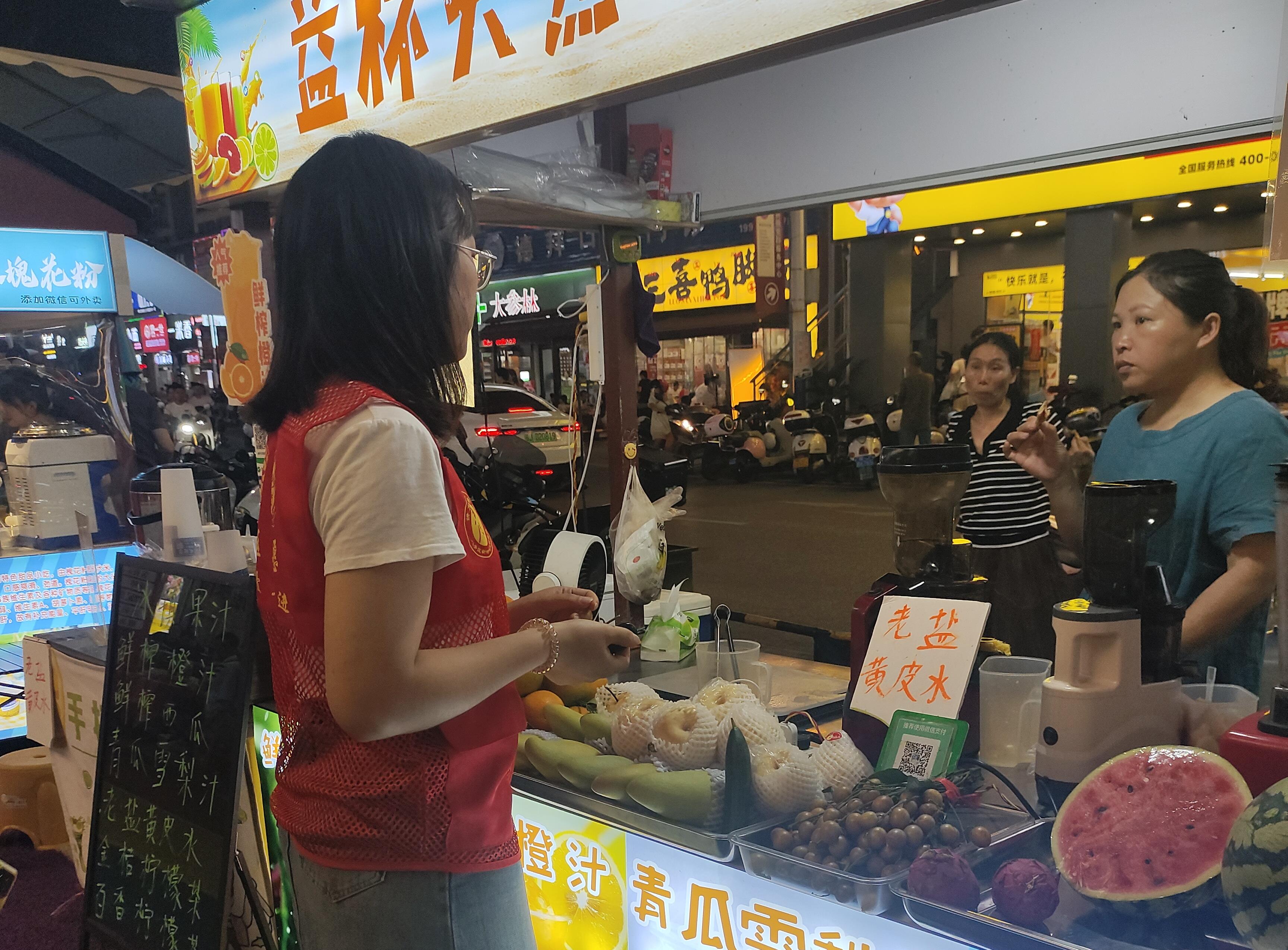 广西贺州：食安志愿服务队守护“舌尖上的安全”