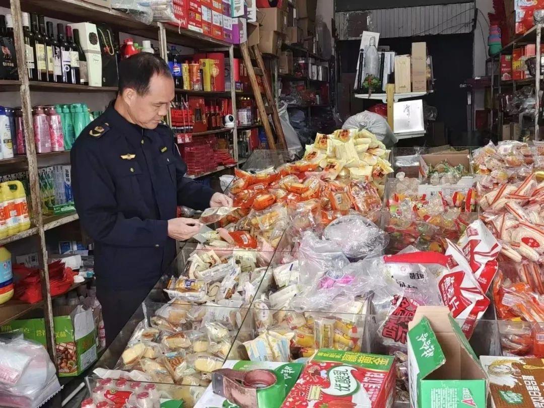 福建漳平：规范节令食品销售 排查集体聚餐风险隐患 