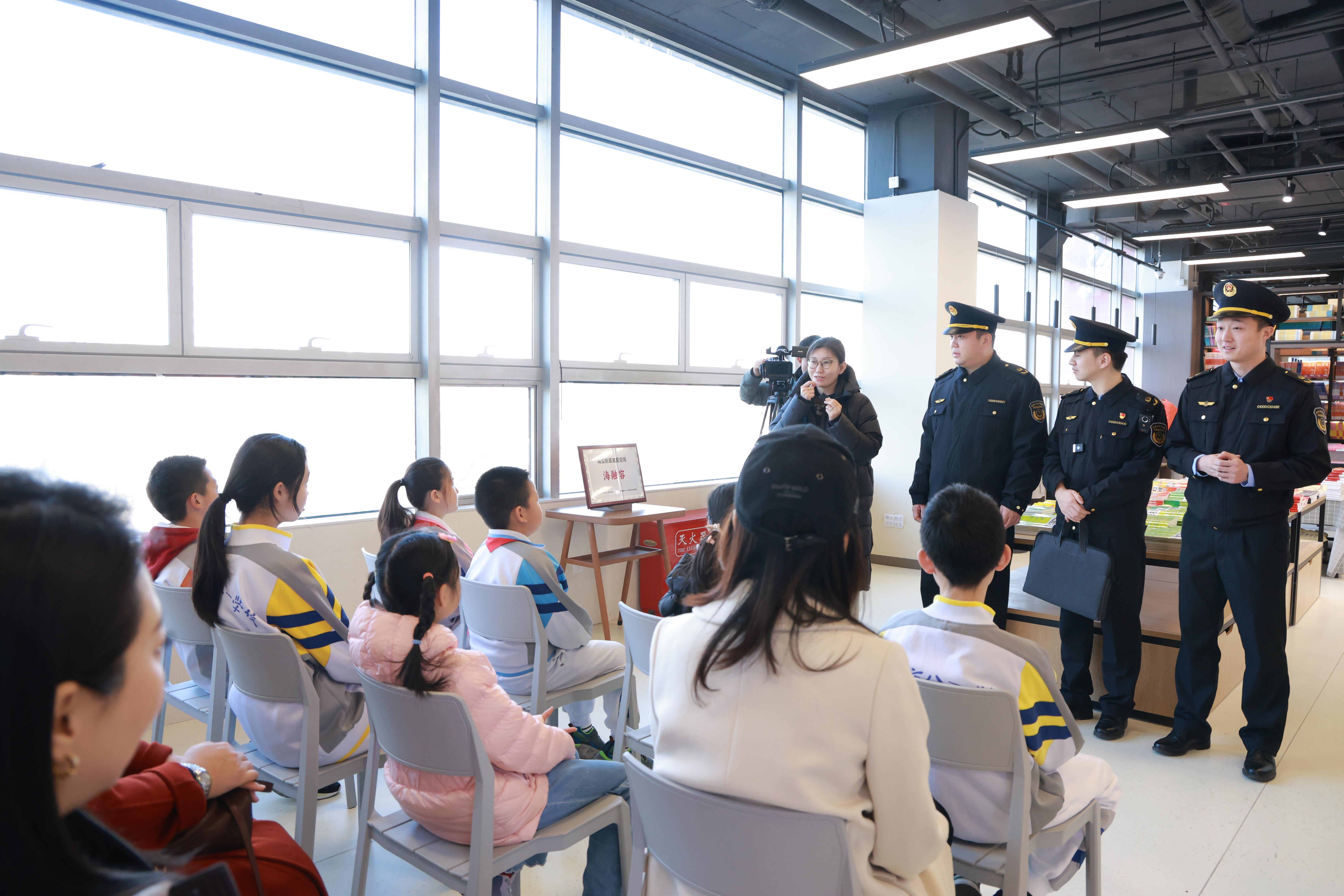  开学先上“安全公开课”