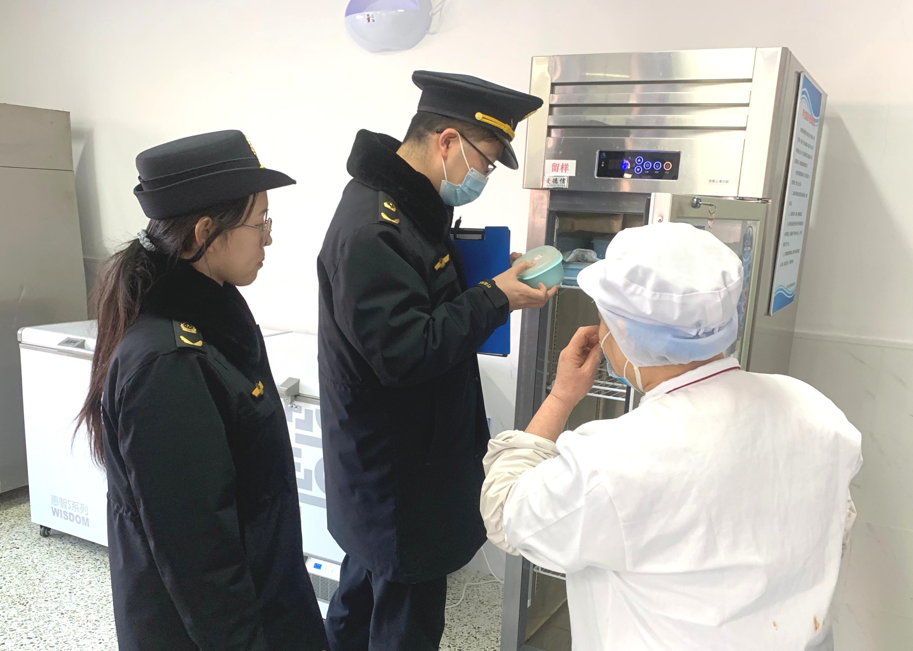  开学食堂“体检” 护航学生餐安全