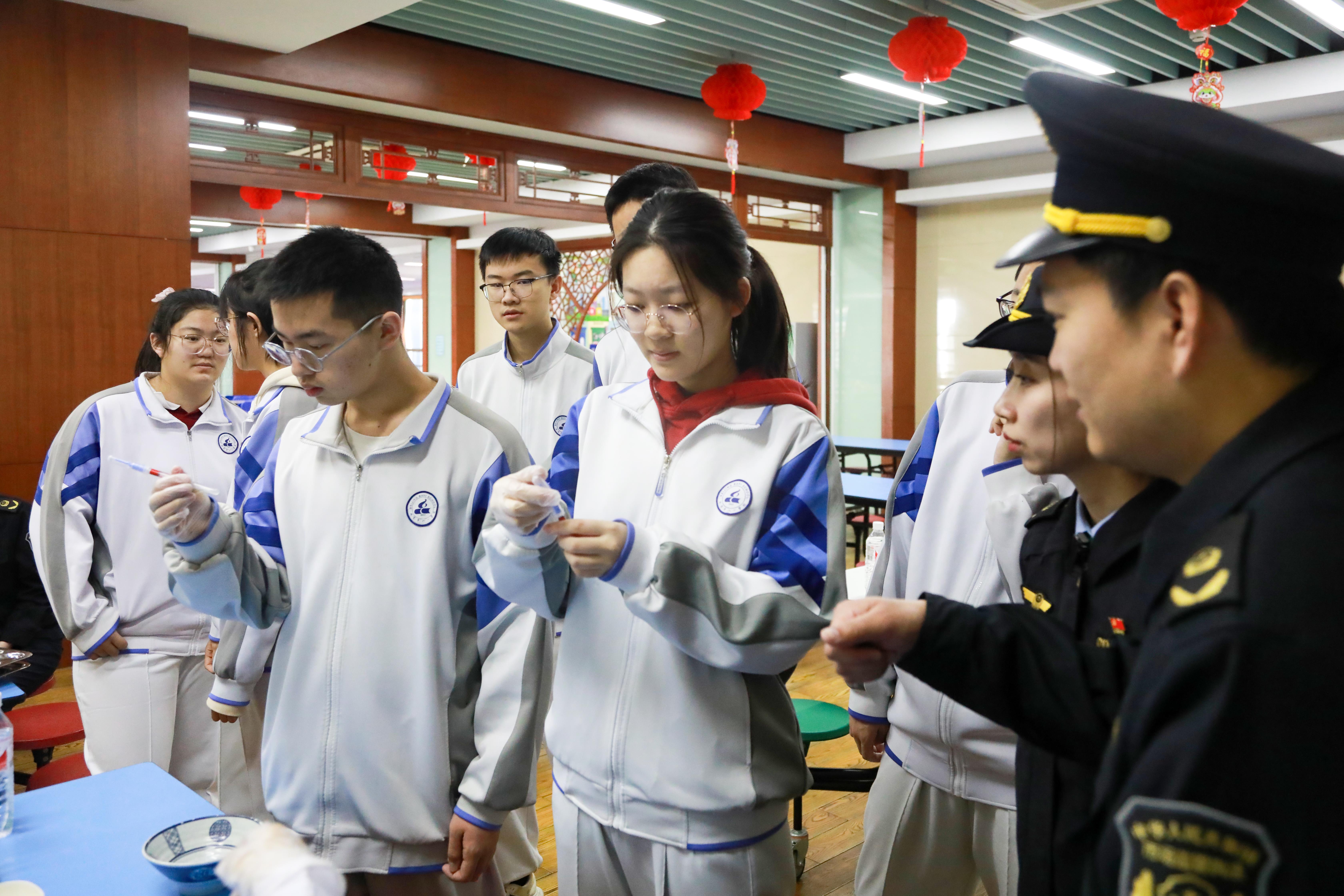  北京海淀：检查现场变课堂 把好食品安全关