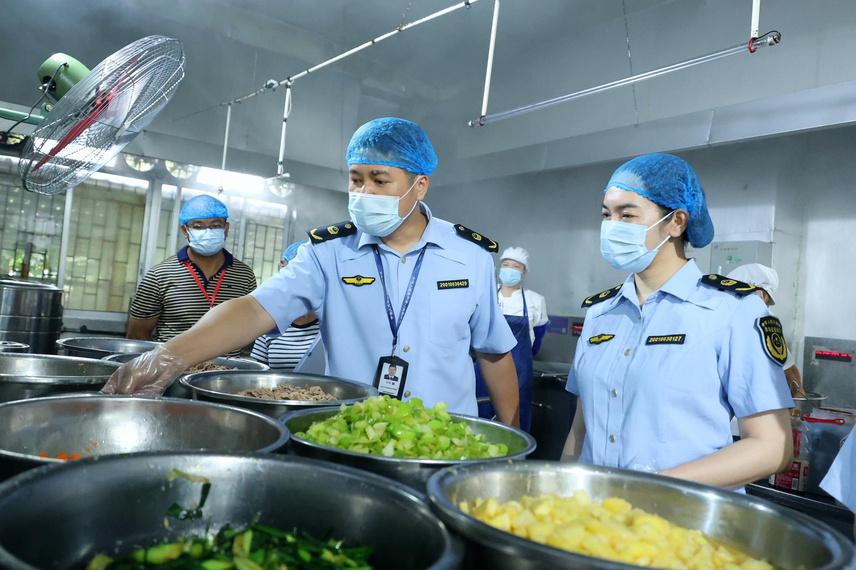  广西多地强化市场监管 助力莘莘学子圆梦
