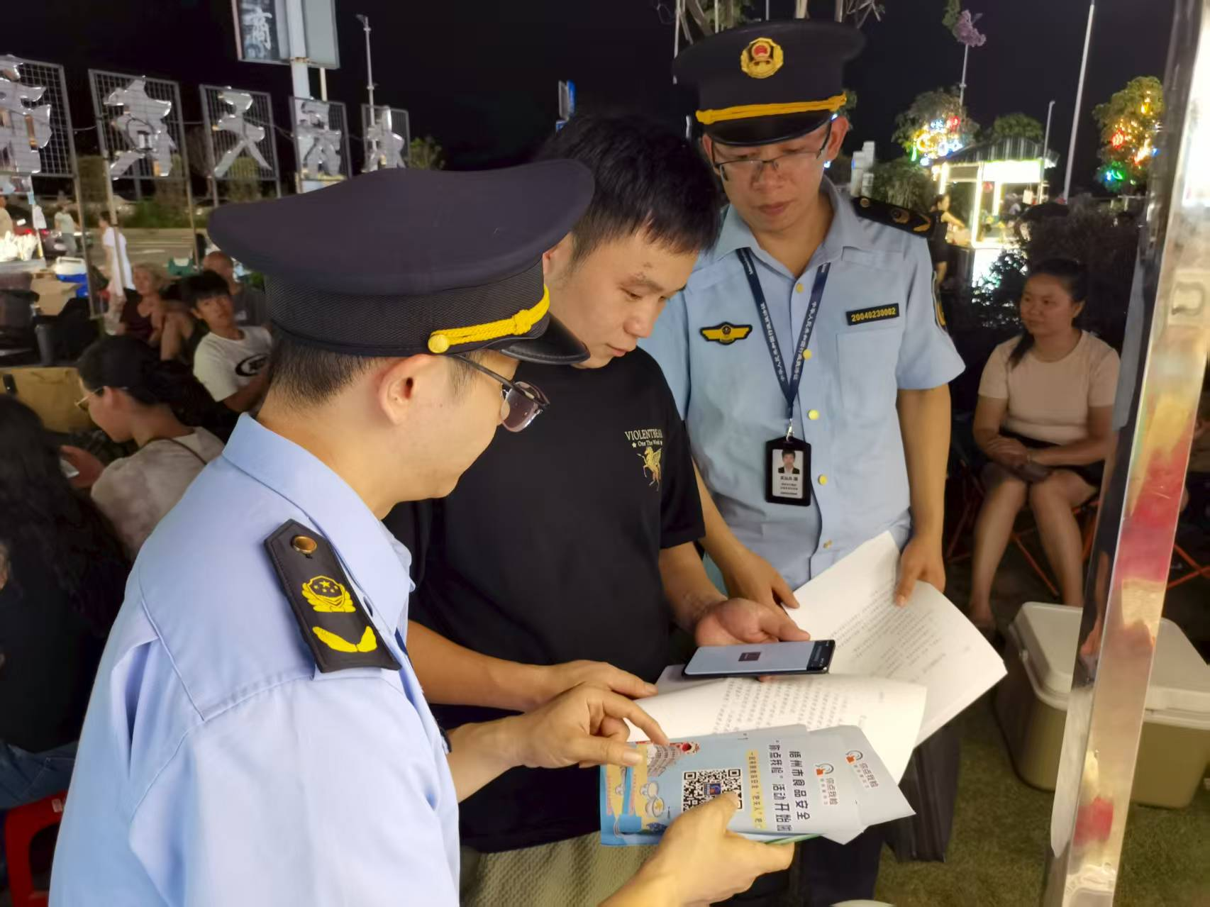 广西梧州：守护夜市烟火气