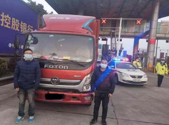 湖南益阳市场监管部门查获40万只“三无”口罩