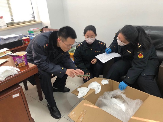  上海青浦区市场监管局查处一起“三无”口罩销售案