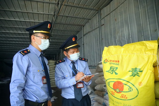 广西南宁查获100多吨“问题”化肥 