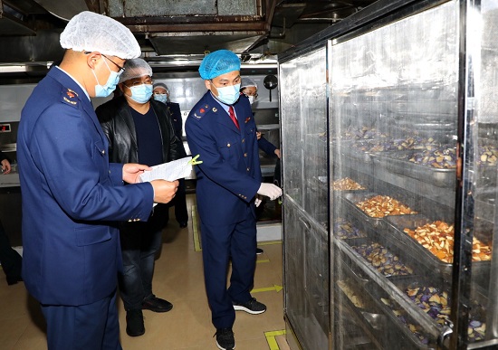 福建厦门推复学食堂“首餐监厨制” 筑牢校园食品安全防护墙 