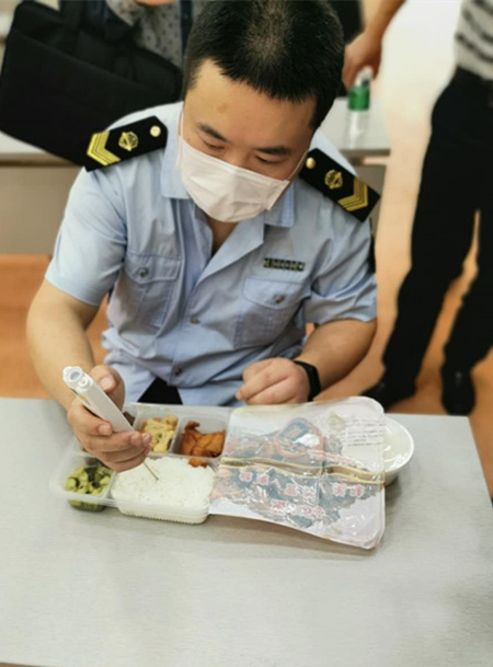 湖北武汉：为停课师生筑起食物清静“防火墙”