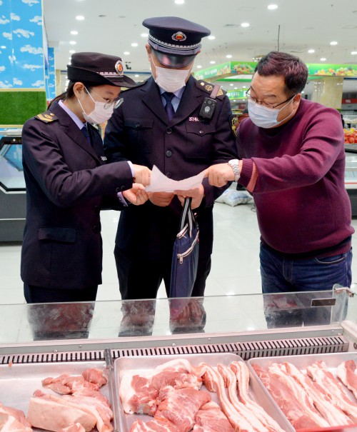 严把猪肉市场“进口关”