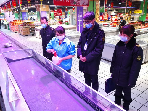 超市鲜肉区“老鼠啃食肉糜” 广西柳州市场监管部份快捷查处