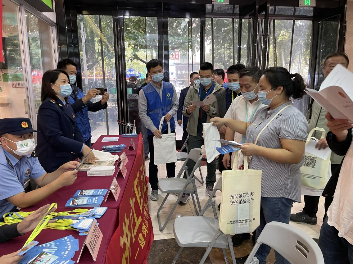  抵制非法改装 畅享安全出行 南京在行动