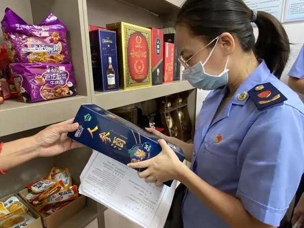  “偏方”“秘方”药酒不可信 福建厦门突击检查自泡酒销售市场