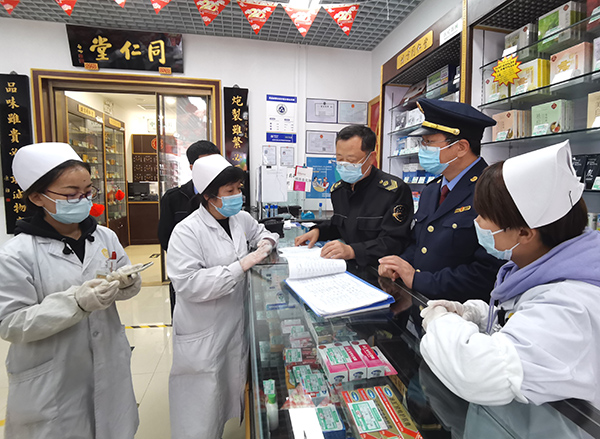 北京市石景山区市场监管局夜查暗访药店疫情防控