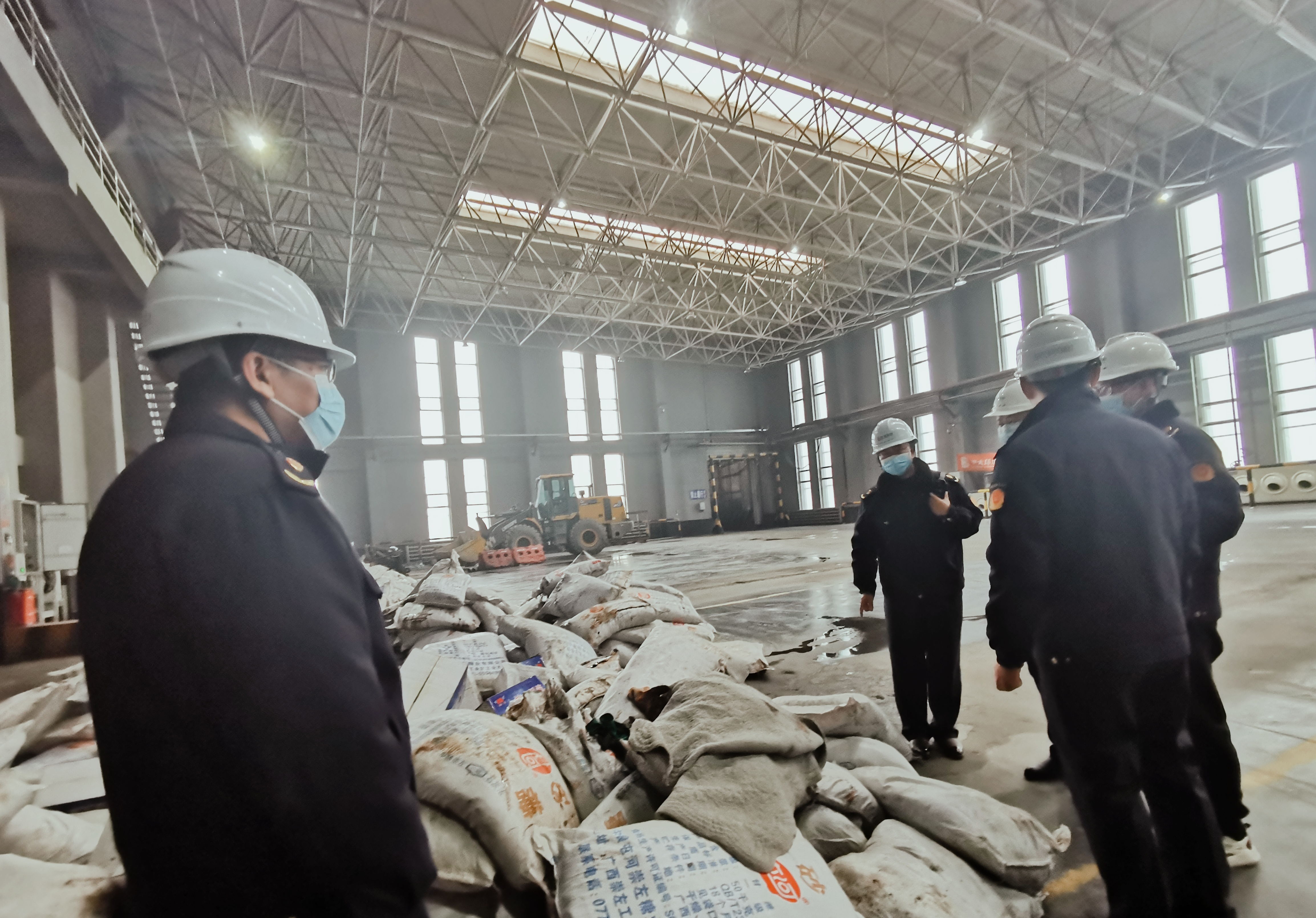 辽宁沈阳：集中销毁18吨问题食品
