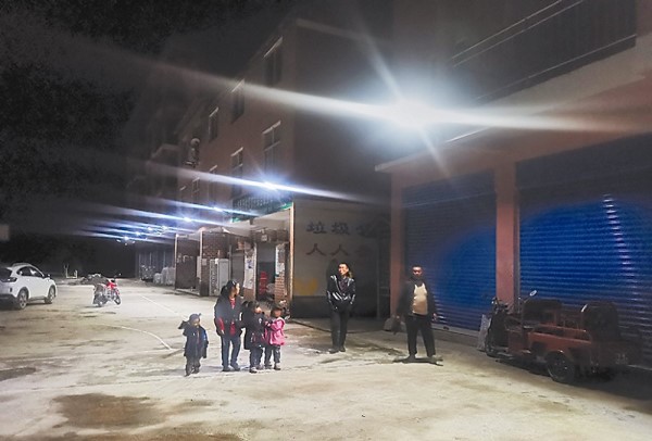 奋斗百年路 启航新征程•劳动创造幸福｜450盏路灯照亮山村致富路