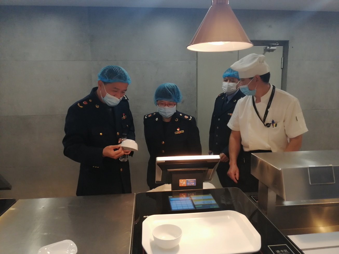  福建厦门：加大企业食堂监管力度 确保职工用餐安全