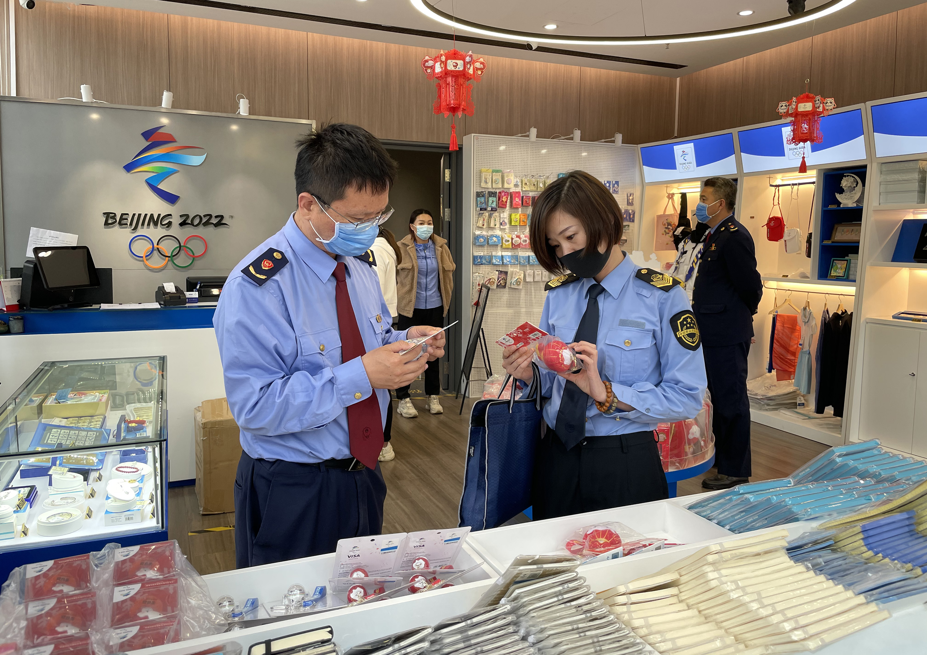 检查奥运纪念用品 全力保障冬奥筹备