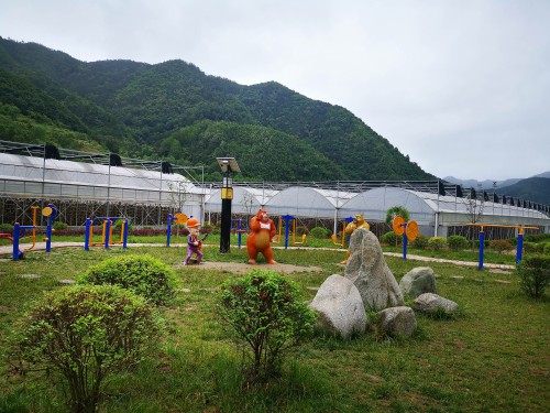 三大股指遭遇重挫，沪指跌逾2%险守3500点，创业板大跌近5%