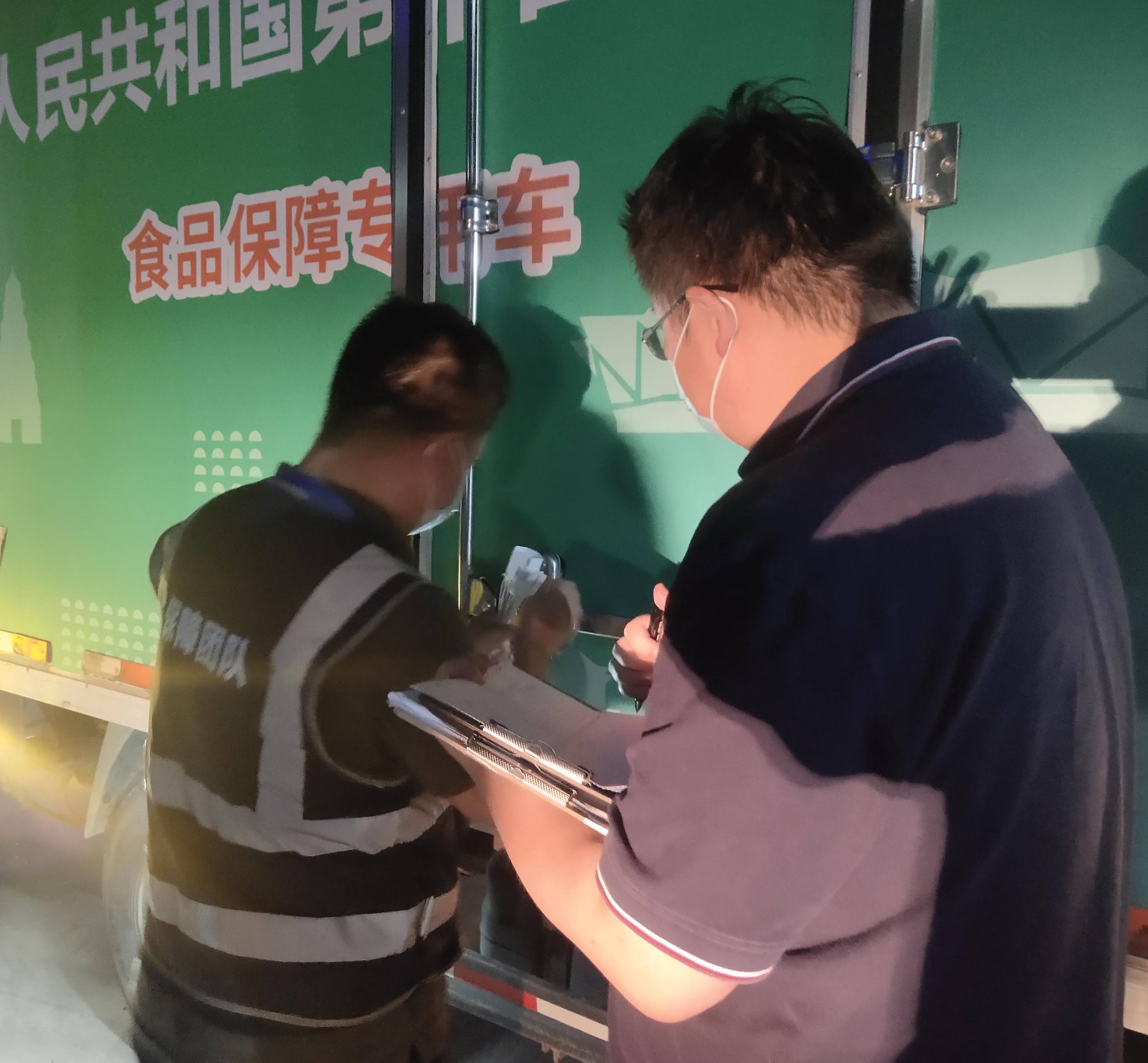  十四运会西安市食品总仓首次为全运村运动员餐厅配送食材