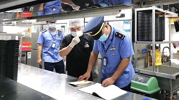 严守食品安全底线 浙江嘉兴突击检查网红自助餐厅